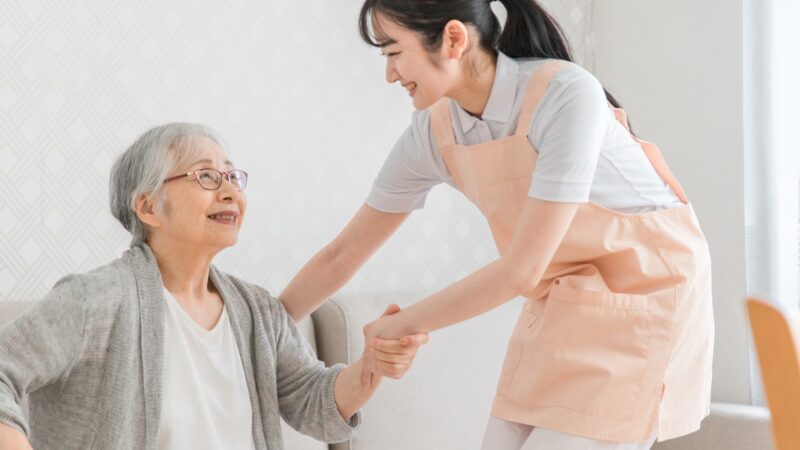 ブラック企業を避ける！介護業界で働きやすいホワイト企業の特徴とは？